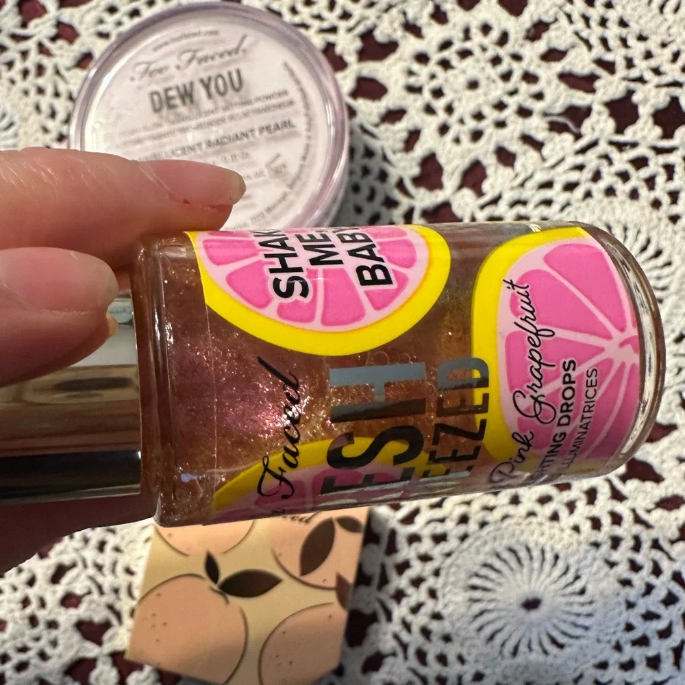Too Faced Sparkling Pink Grapefruit Fresh Squeeze Dew Drops Liquid Highlighter